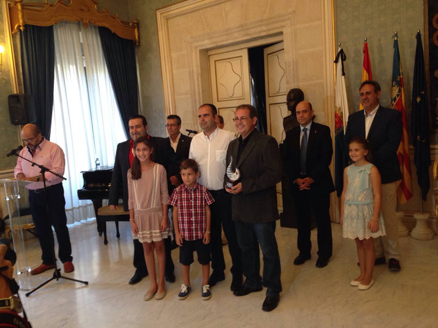 Nuestra foguera Infantil recibe galardón por parte del Excmo. Ayuntamiento de Alicante
